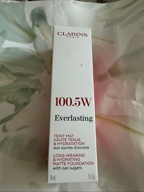 Clarins Everlasting Matte Foundation NWB -